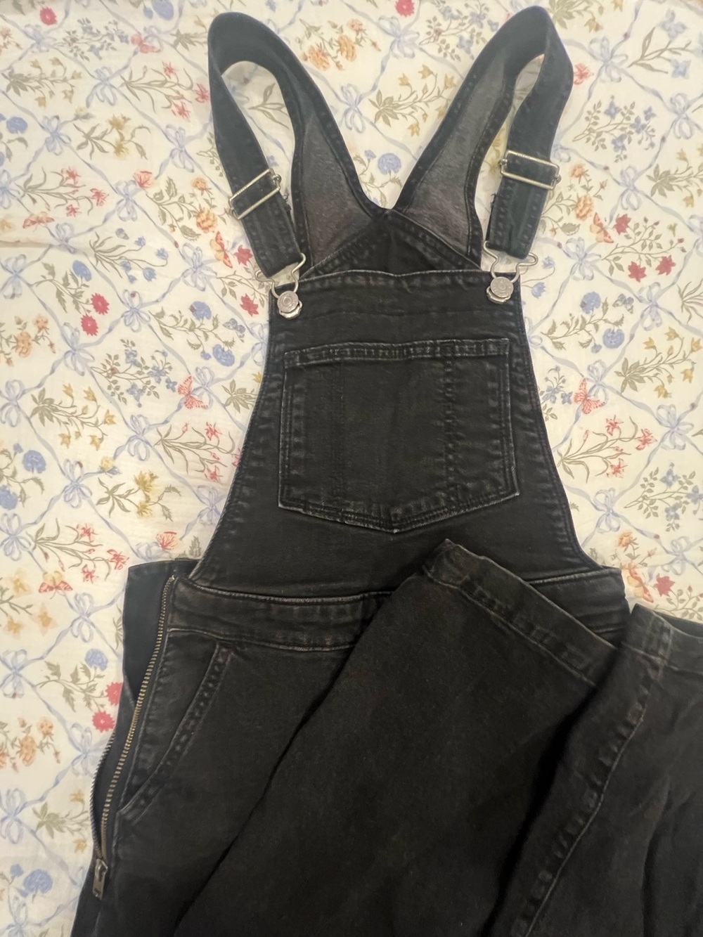 Levi's Black Women's Denim Overalls with Front Bib Pocket
